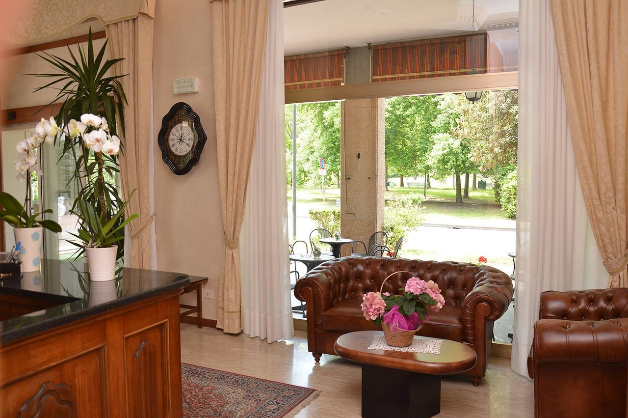 Hotel Plaza Tabiano Terme Екстериор снимка